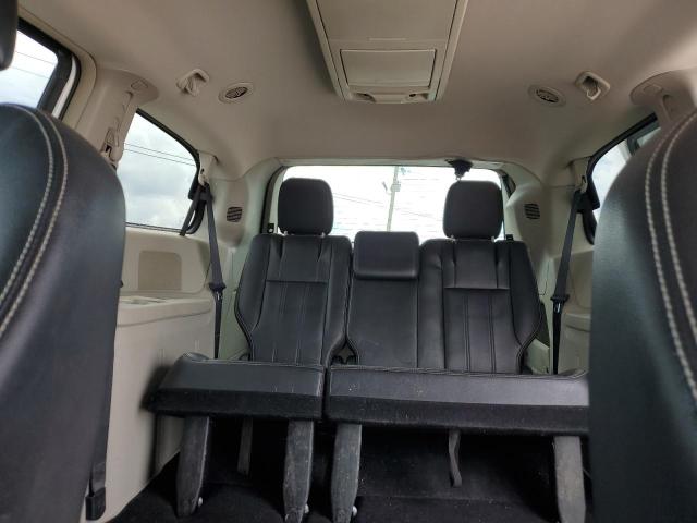 Photo 10 from auction – 2015 CHRYSLER TOWN & COU with VIN 2C4RC1BG5FR534480