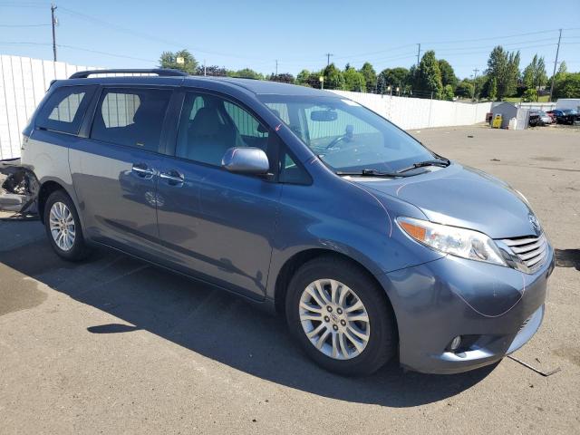 Photo 4 from auction – 2017 TOYOTA SIENNA XLE with VIN 5TDYZ3DC0HS849293