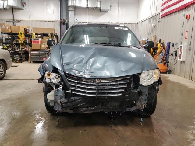 Photo 5 from auction – 2005 CHRYSLER TOWN & COU with VIN 2C8GP64L75R530463