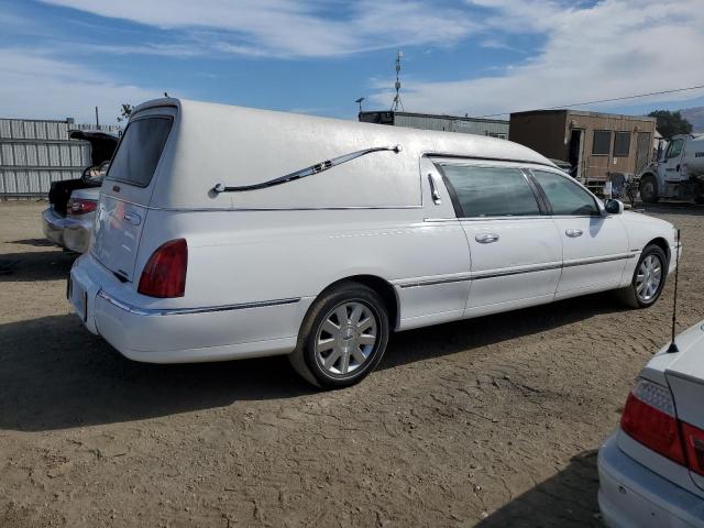 Photo 3 from auction – 2005 LINCOLN TOWN CAR E with VIN 1LJFM88W15Y649849