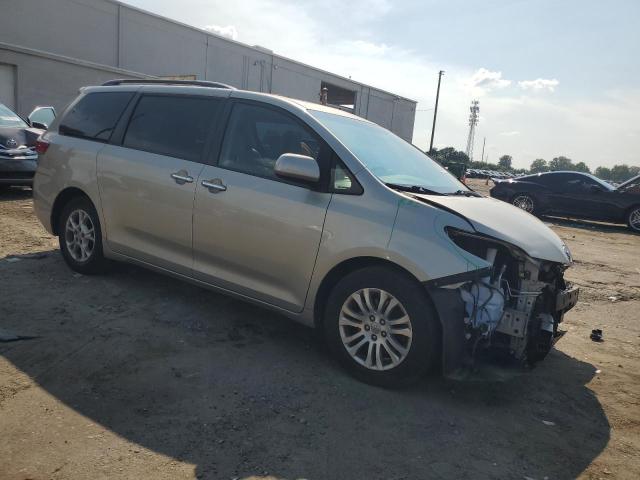 Photo 4 from auction – 2017 TOYOTA SIENNA XLE with VIN 5TDYZ3DC0HS863081