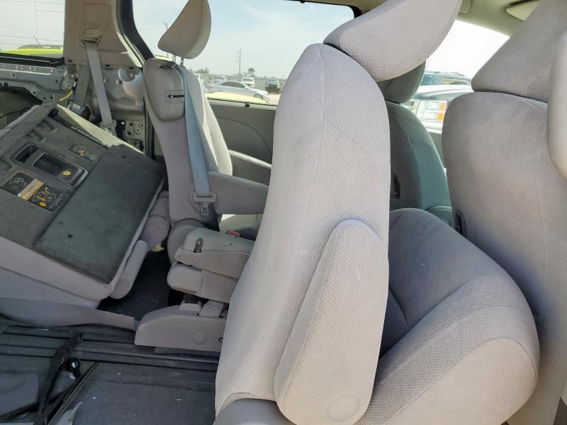Photo 11 from auction – 2015 TOYOTA SIENNA LE with VIN 5TDKK3DC7FS672104