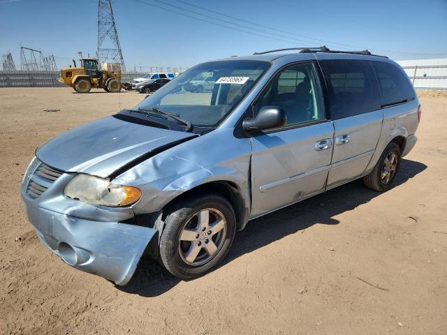 DODGE GRAND CARA 2005 z numerem VIN 2D4GP44L35R377993 - Zdjęcie z aukcji