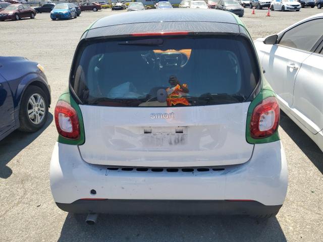 Photo 6 from auction – 2016 SMART FORTWO with VIN WMEFJ5DA3GK077517
