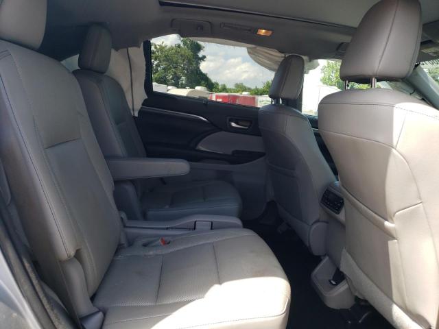 Photo 11 from auction – 2018 TOYOTA HIGHLANDER with VIN 5TDDGRFHXJS045427