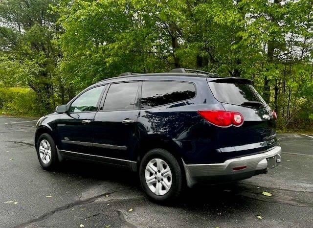 Photo 3 from auction – 2011 CHEVROLET TRAVERSE L with VIN 1GNKVEED5BJ149480