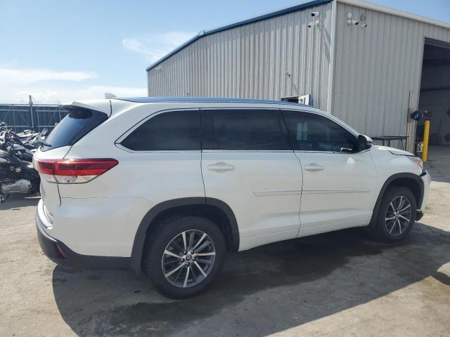 Photo 3 from auction – 2018 TOYOTA HIGHLANDER with VIN 5TDJZRFHXJS546783