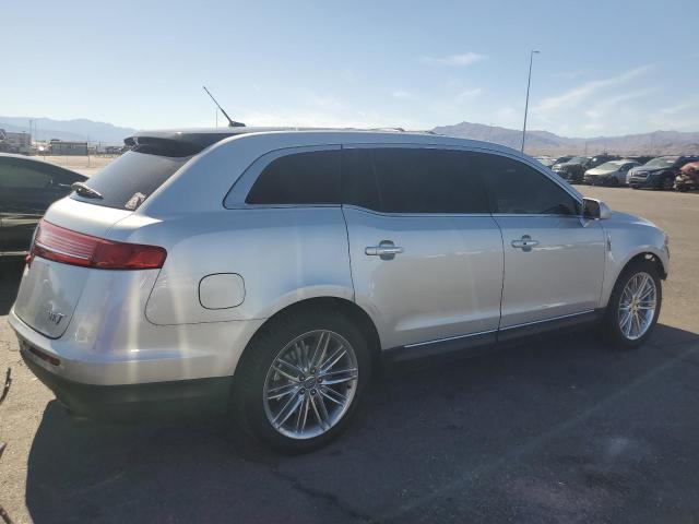 Photo 3 from auction – 2019 LINCOLN MKT with VIN 2LMHJ5AT9KBL03253