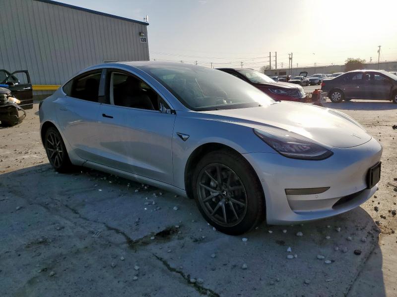 Photo 4 from auction – 2018 TESLA MODEL 3 with VIN 5YJ3E1EA5JF060722