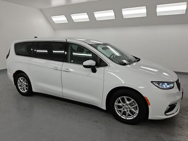 Photo 4 from auction – 2023 CHRYSLER PACIFICA T with VIN 2C4RC1BG3PR585865