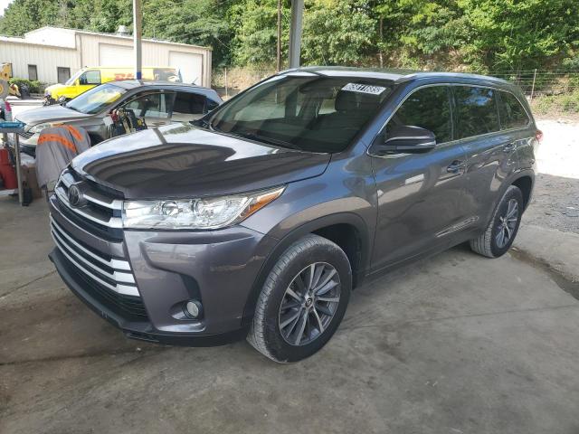 TOYOTA HIGHLANDER 2018 with VIN 5TDKZRFH3JS545060 - Photo from auction