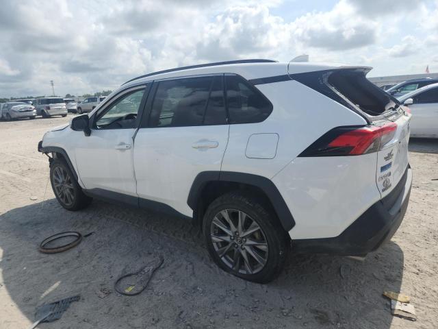 Photo 2 from auction – 2021 TOYOTA RAV4 XLE with VIN 2T3W1RFVXMC131194