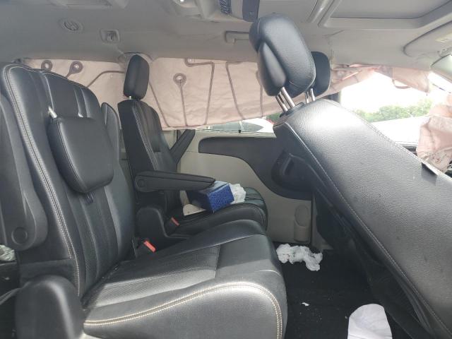 Photo 11 from auction – 2016 CHRYSLER TOWN & COU with VIN 2C4RC1CG4GR240469