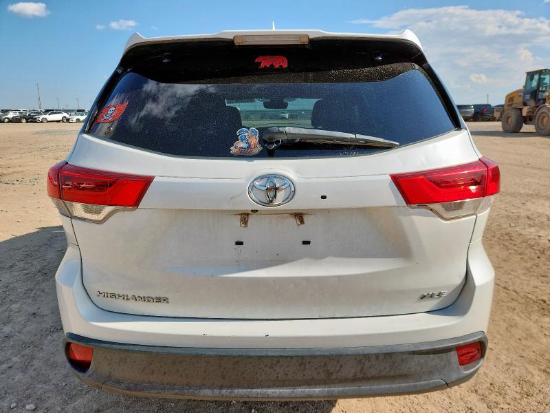 Photo 6 from auction – 2018 TOYOTA HIGHLANDER with VIN 5TDKZRFH0JS546957