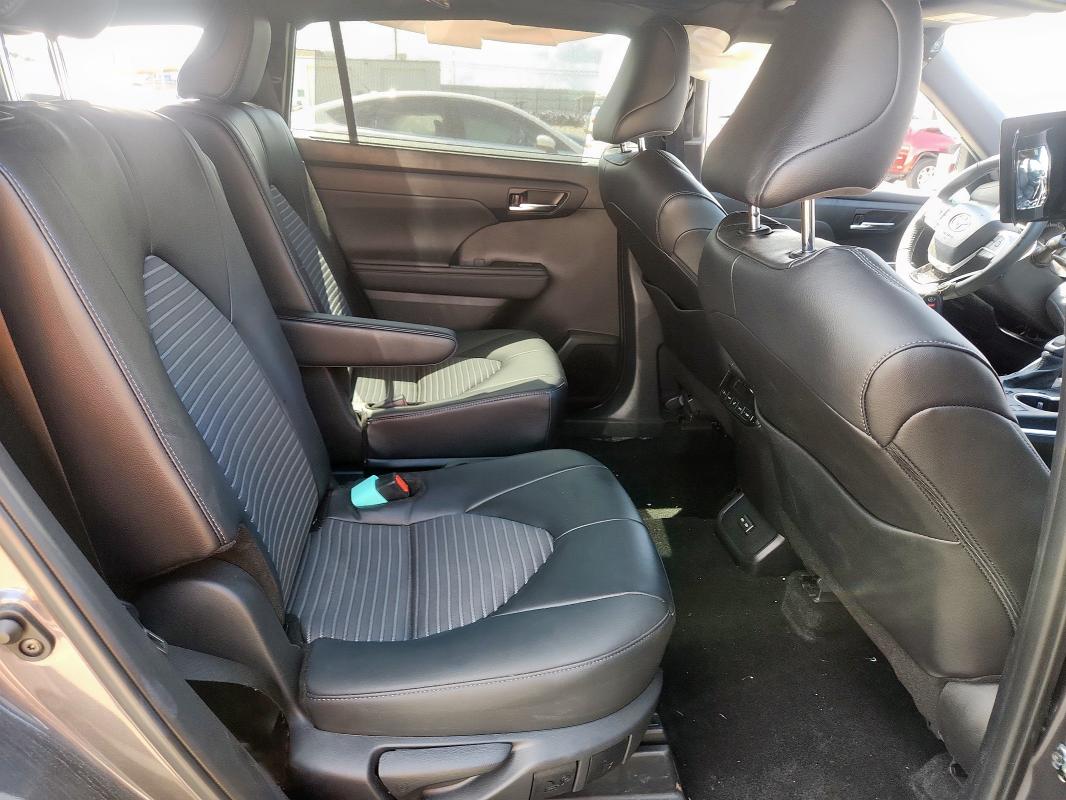 Photo 11 from auction – 2024 TOYOTA HIGHLANDER with VIN 5TDKDRAH5RS541013