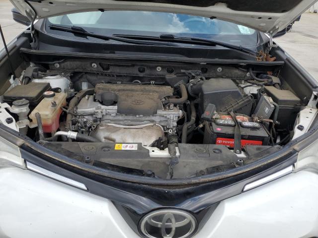Photo 11 from auction – 2017 TOYOTA RAV4 LE with VIN JTMZFREV2HD092831