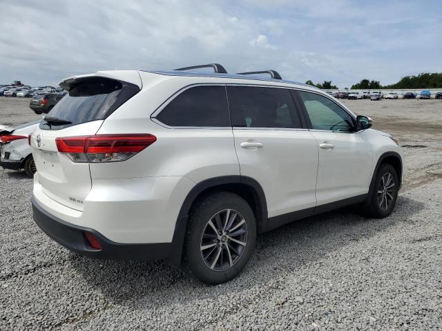 Photo 3 from auction – 2019 TOYOTA HIGHLANDER with VIN 5TDJZRFH0KS564369