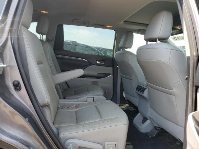 Photo 11 from auction – 2017 TOYOTA HIGHLANDER with VIN 5TDDZRFH7HS380570