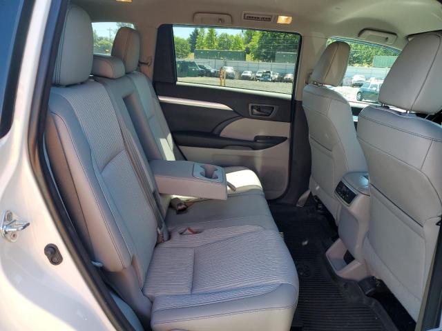 Photo 11 from auction – 2016 TOYOTA HIGHLANDER with VIN 5TDBKRFH2GS344764