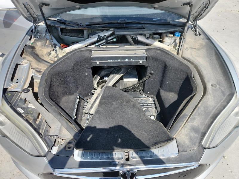 Photo 11 from auction – 2013 TESLA MODEL S with VIN 5YJSA1CG5DFP03704