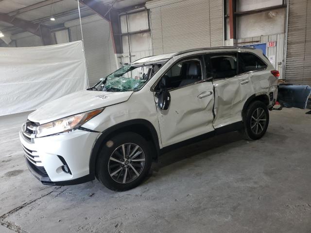TOYOTA HIGHLANDER 2019 with VIN 5TDJZRFH8KS597507 - Photo from auction