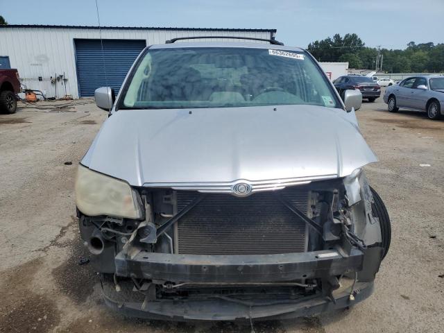Photo 5 from auction – 2010 CHRYSLER TOWN & COU with VIN 2A4RR5D14AR405597