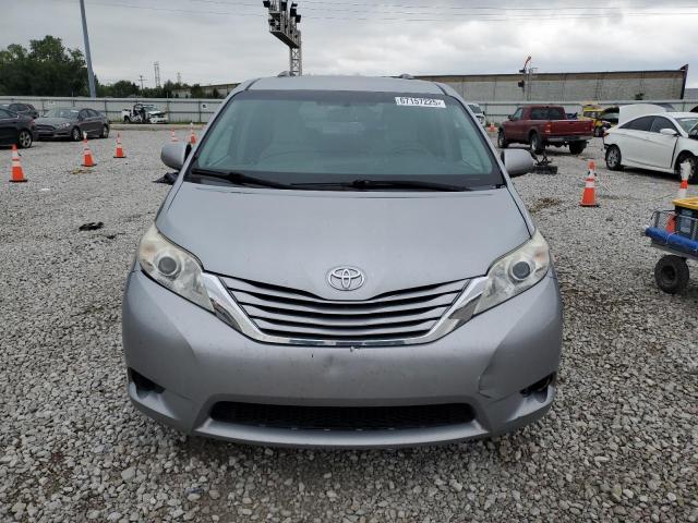 Photo 5 from auction – 2017 TOYOTA SIENNA with VIN 5TDKZ3DCXHS823225