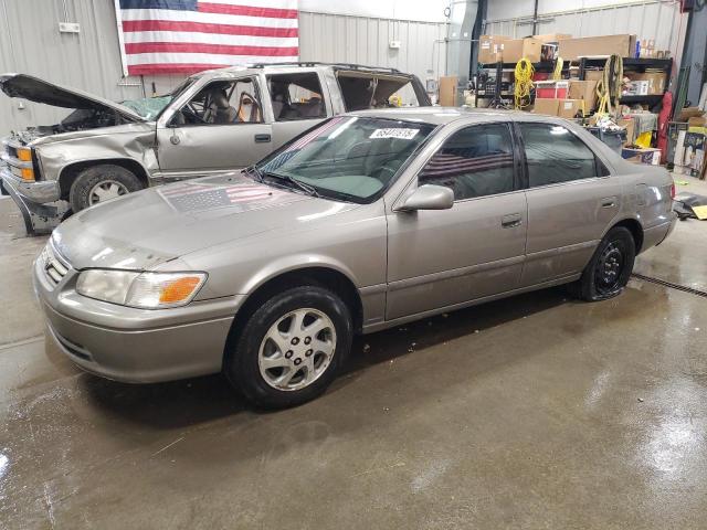 TOYOTA CAMRY 2000 مع رقم تعريف المركبة 4T1BF22K8YU107797 - صورة من المزاد
