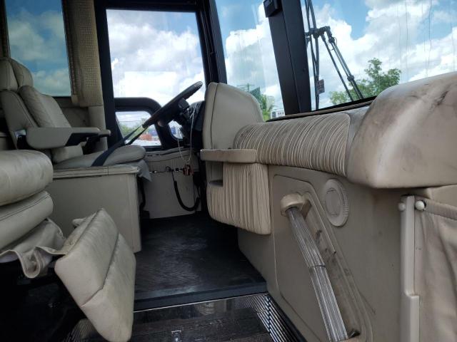 Photo 5 from auction – 2002 PREVOST BUS with VIN 2PCW3349121027789