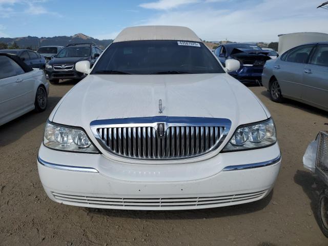 Photo 5 from auction – 2005 LINCOLN TOWN CAR E with VIN 1LJFM88W15Y649849