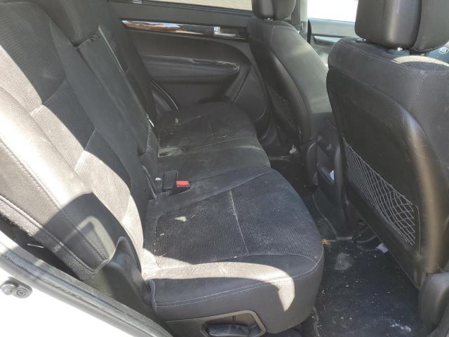 Photo 11 from auction – 2014 KIA SORENTO LX with VIN 5XYKTCA65EG475813