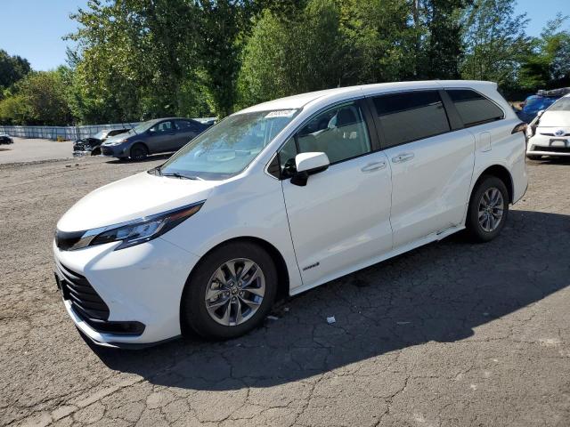 TOYOTA SIENNA LE 2021 with VIN 5TDKRKEC7MS069350 - Photo from auction