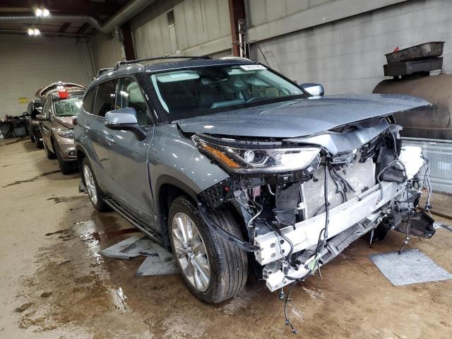 Photo 4 from auction – 2022 TOYOTA HIGHLANDER with VIN 5TDDZRBH6NS236851