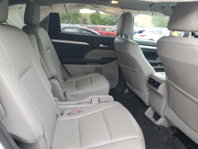 Photo 11 from auction – 2017 TOYOTA HIGHLANDER with VIN 5TDJZRFHXHS401642