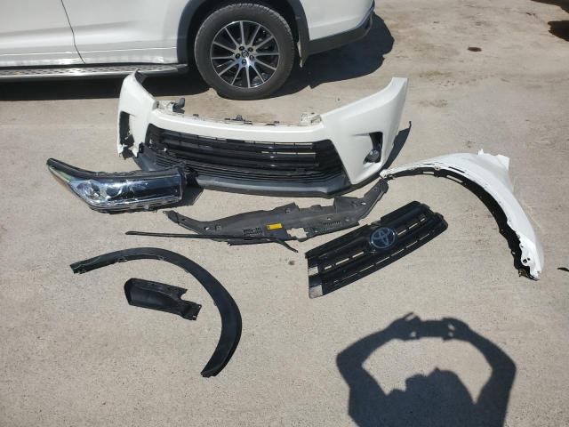 Photo 13 from auction – 2017 TOYOTA HIGHLANDER with VIN 5TDKZRFH0HS517503