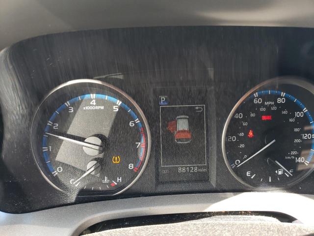 Photo 9 from auction – 2018 TOYOTA RAV4 LE with VIN 2T3BFREV1JW853116