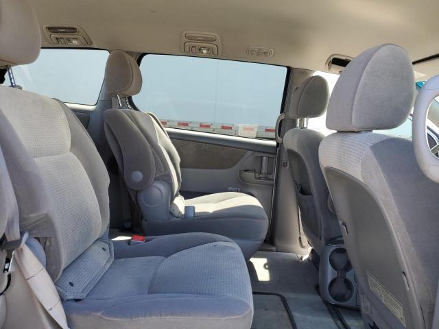 Photo 11 from auction – 2010 TOYOTA SIENNA CE with VIN 5TDKK4CC3AS302574