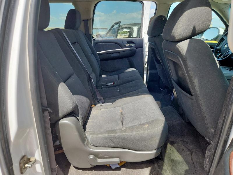 Photo 10 from auction – 2013 CHEVROLET SUBURBAN C1500 LS with VIN 1GNSCHE09DR132934