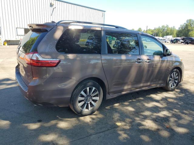 Photo 3 from auction – 2018 TOYOTA SIENNA XLE with VIN 5TDDZ3DC3JS202102