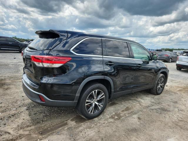 Photo 3 from auction – 2019 TOYOTA HIGHLANDER with VIN 5TDZZRFHXKS304712