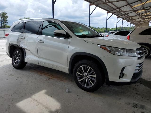 Photo 4 from auction – 2018 TOYOTA HIGHLANDER with VIN 5TDKZRFH3JS546063