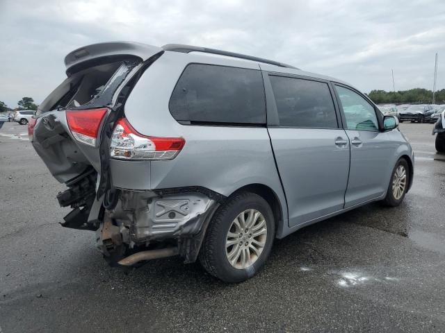 Photo 3 from auction – 2013 TOYOTA SIENNA XLE with VIN 5TDYK3DC1DS347097
