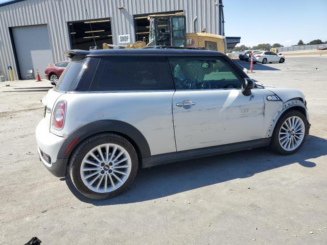 Photo 3 from auction – 2011 MINI COOPER S with VIN WMWSV3C57BTY15152