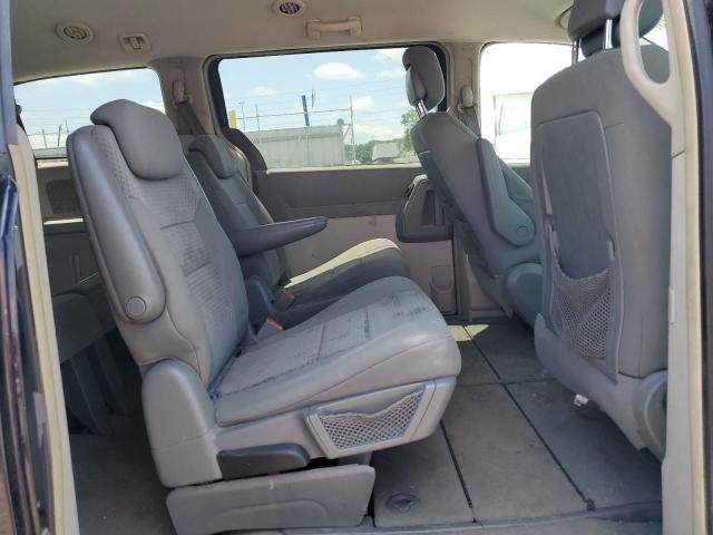 Photo 11 from auction – 2010 CHRYSLER TOWN & COU with VIN 2A4RR2D17AR334118