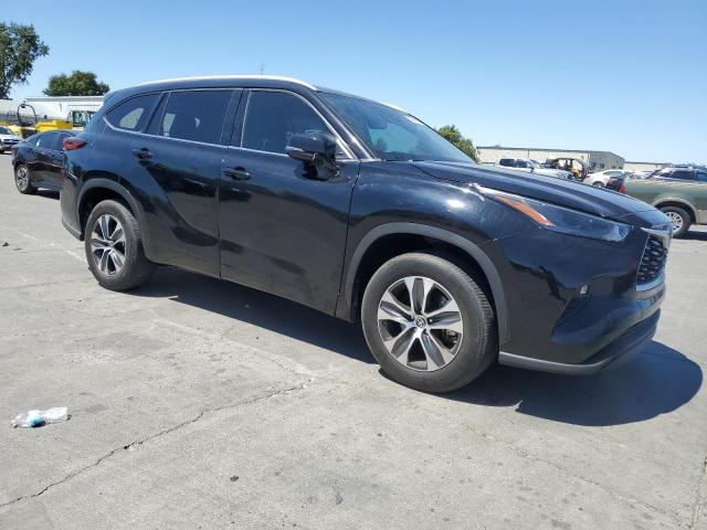 Photo 4 from auction – 2022 TOYOTA HIGHLANDER with VIN 5TDHZRAH0NS551101