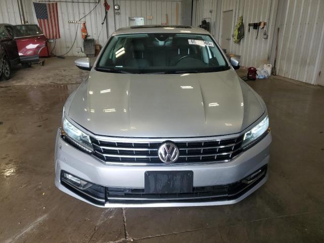 Photo 5 from auction – 2017 VOLKSWAGEN PASSAT SEL with VIN 1VWCT7A32HC039136