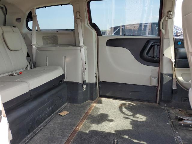 Photo 11 from auction – 2016 CHRYSLER TOWN & COU with VIN 2C4RC1BG2GR142140