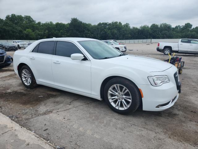 Photo 4 from auction – 2017 CHRYSLER 300 with VIN 2C3CCAAG2HH663586