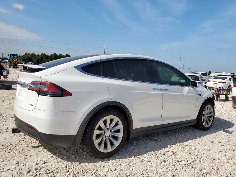 Photo 3 from auction – 2017 TESLA MODEL X with VIN 5YJXCAE22HF061675