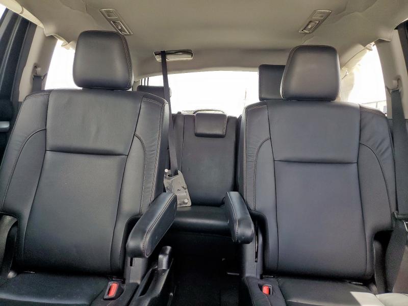 Photo 10 from auction – 2018 TOYOTA HIGHLANDER with VIN 5TDKZRFH9JS529123